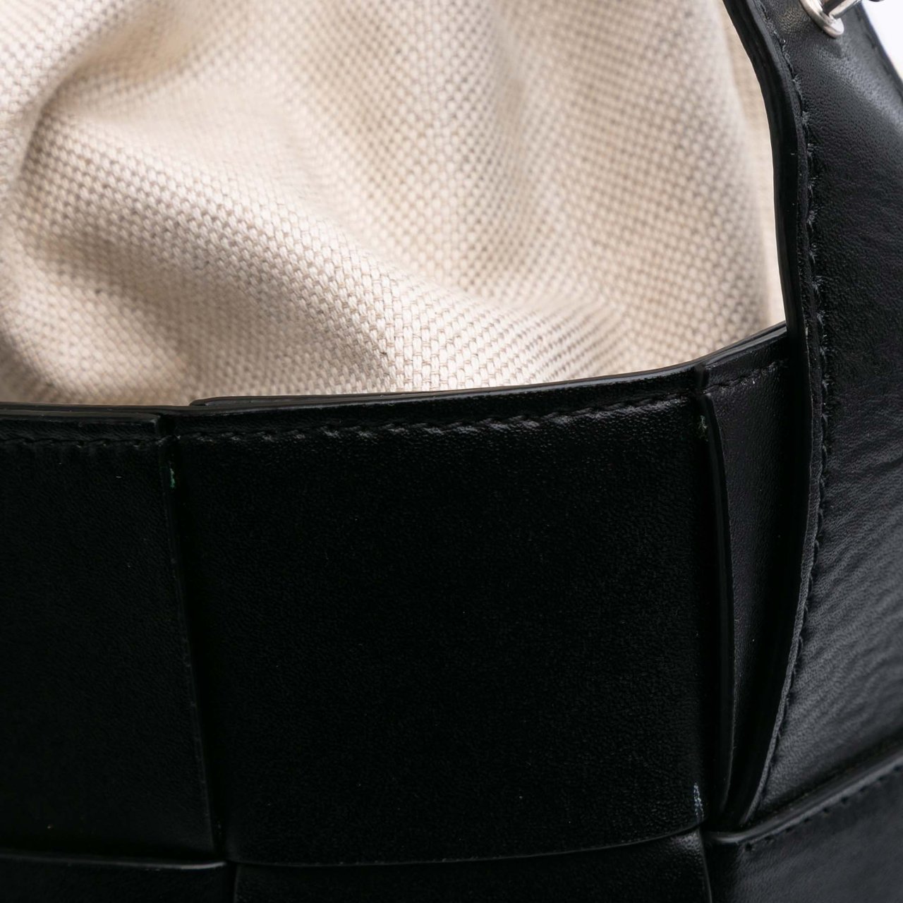 Bottega Veneta Nappa Intrecciato Casette Lantern Bucket Zwart