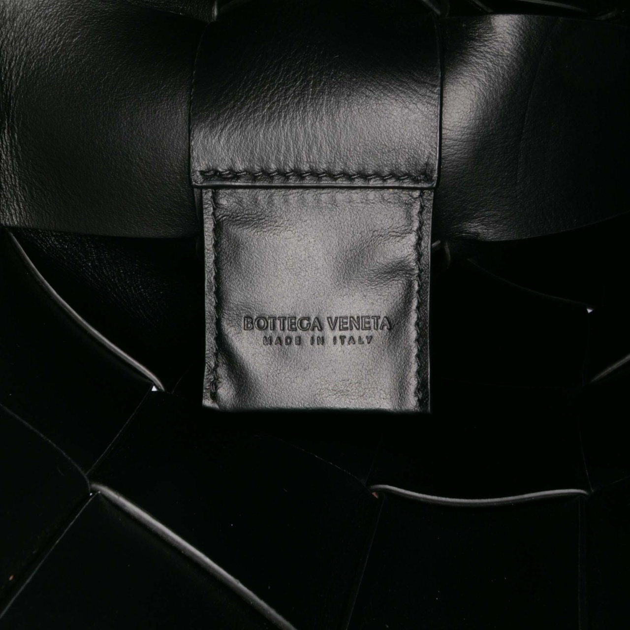 Bottega Veneta Nappa Intrecciato Casette Lantern Bucket Zwart