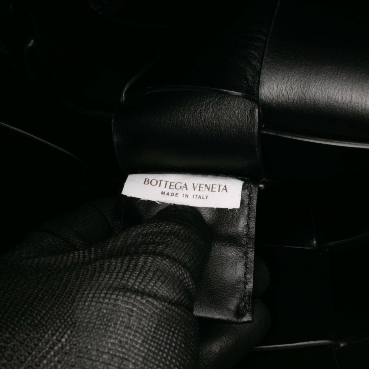 Bottega Veneta Nappa Intrecciato Casette Lantern Bucket Zwart