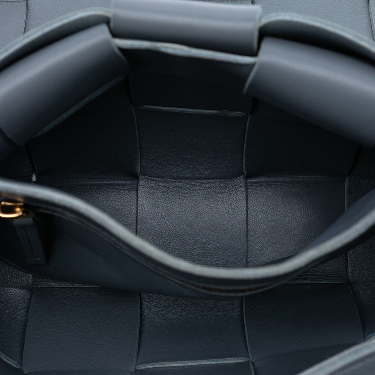 Bottega Veneta Grained Calfskin Intrecciato Cassette Crossbody Grijs