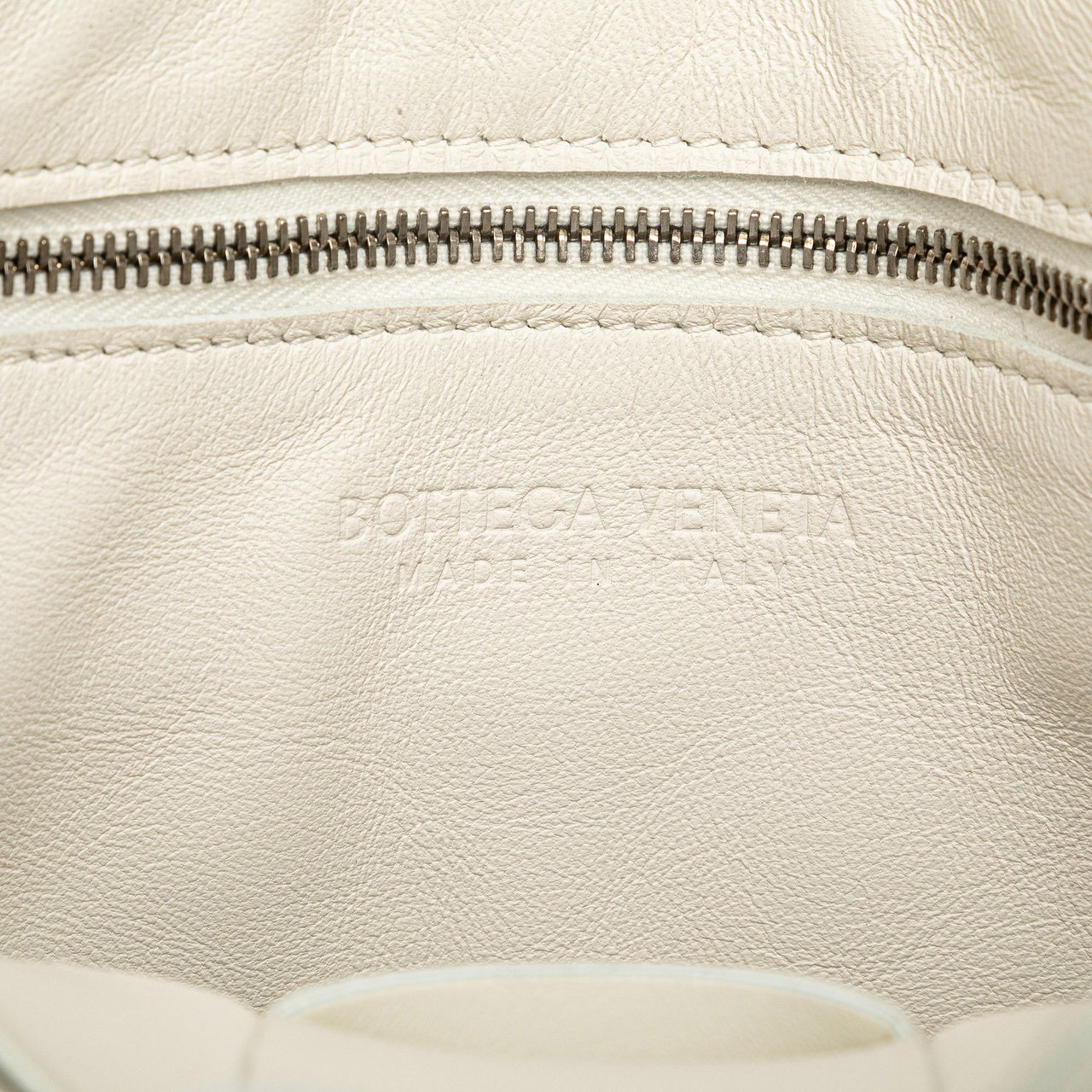 Bottega Veneta Nappa Intrecciato Cassette Messenger Wit