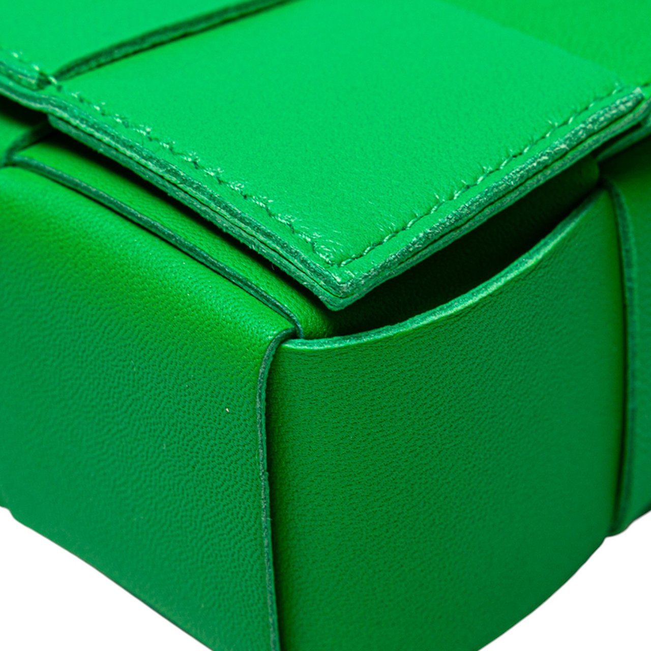 Bottega Veneta Candy Nappa Intrecciato Cassette Crossbody Groen