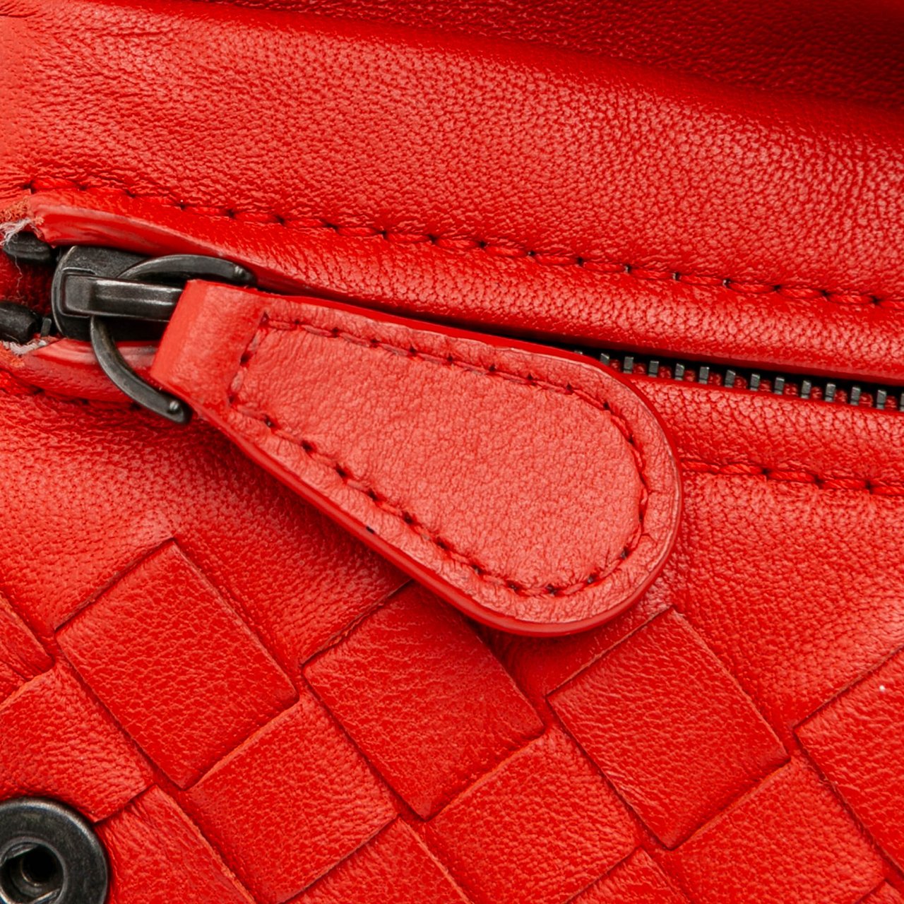 Bottega Veneta Intrecciato Chain Flap Crossbody Rood