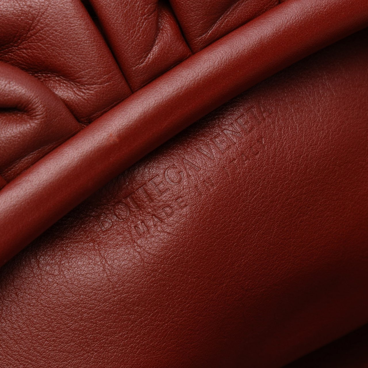 Bottega Veneta Teen Lambskin Pouch Rood