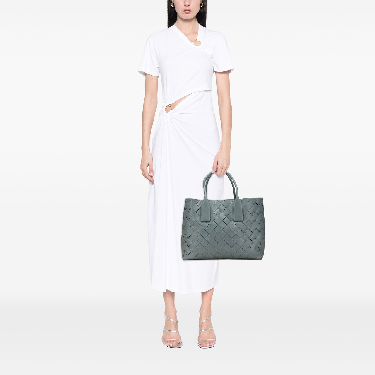 Bottega Veneta Lambskin Maxi Intrecciato Tote Grijs
