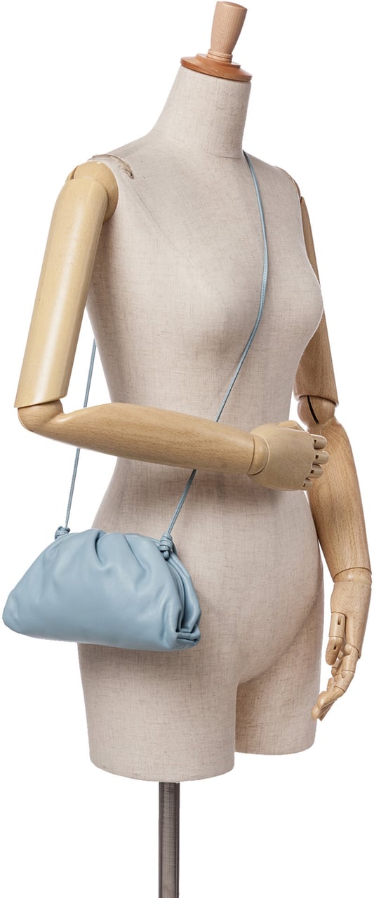 Bottega Veneta Lambskin The Mini Pouch Crossbody Blauw
