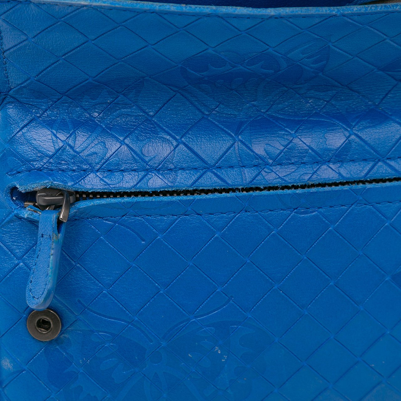 Bottega Veneta Small Calfskin Intrecciomirage Embossed Butterfly Chain Crossbody Blauw