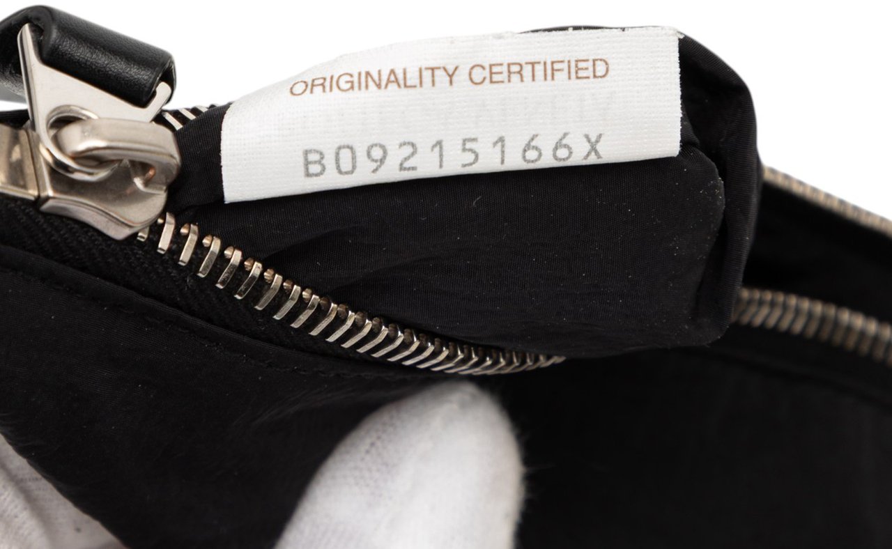 Bottega Veneta Stretch Paper Calfskin Intrecciato Cassette Belt Bag Zwart