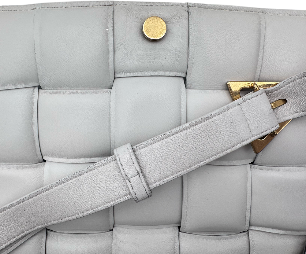 Bottega Veneta Bottega Veneta Padded Cassette - Off-White Wit