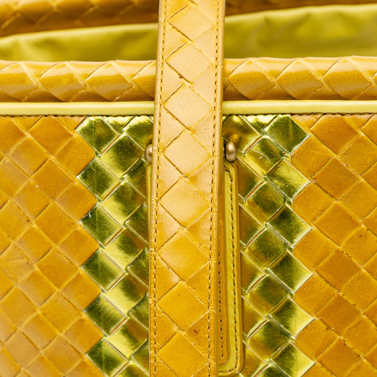 Bottega Veneta Leather Intrecciato Tote Geel