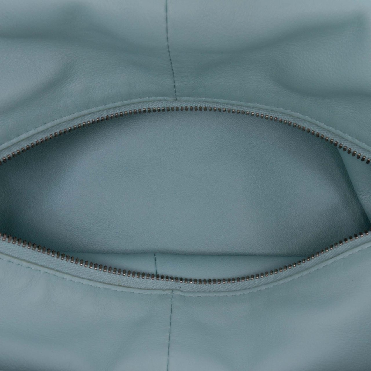 Bottega Veneta Mini Calfskin Double Knot Blauw