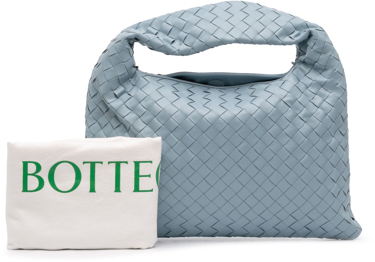 Bottega Veneta Small Calfskin Intrecciato Hop Hobo Blauw