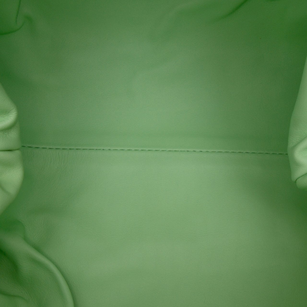 Bottega Veneta Teen Lambskin Pouch Groen