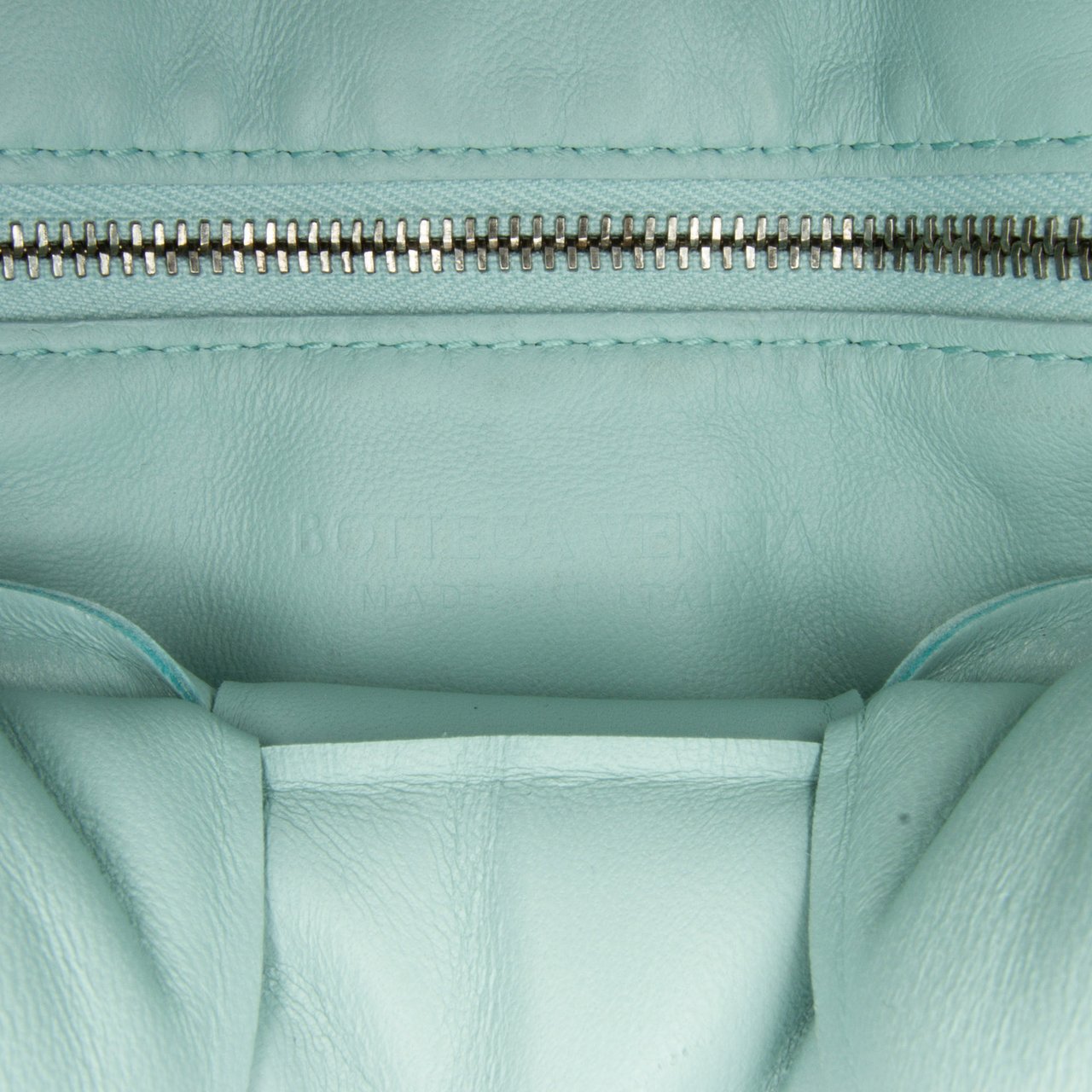 Bottega Veneta Nappa Intrecciato Padded Cassette Crossbody Blauw