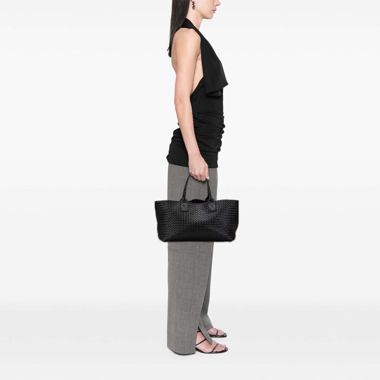 Bottega Veneta Medium Lambskin Intreccio Cabat Tote Zwart