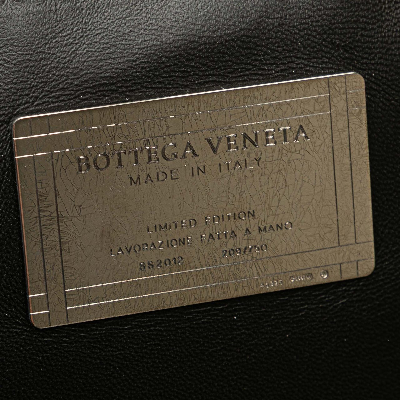 Bottega Veneta Medium Lambskin Intreccio Cabat Tote Zwart