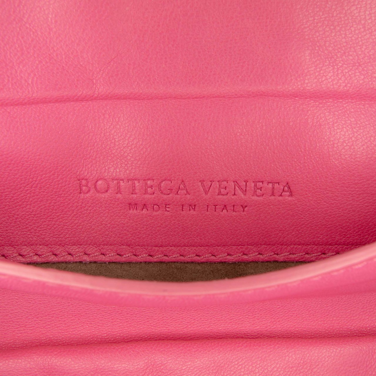 Bottega Veneta Mini Nappa Intrecciato Expandable Chain Flap Crossbody Roze