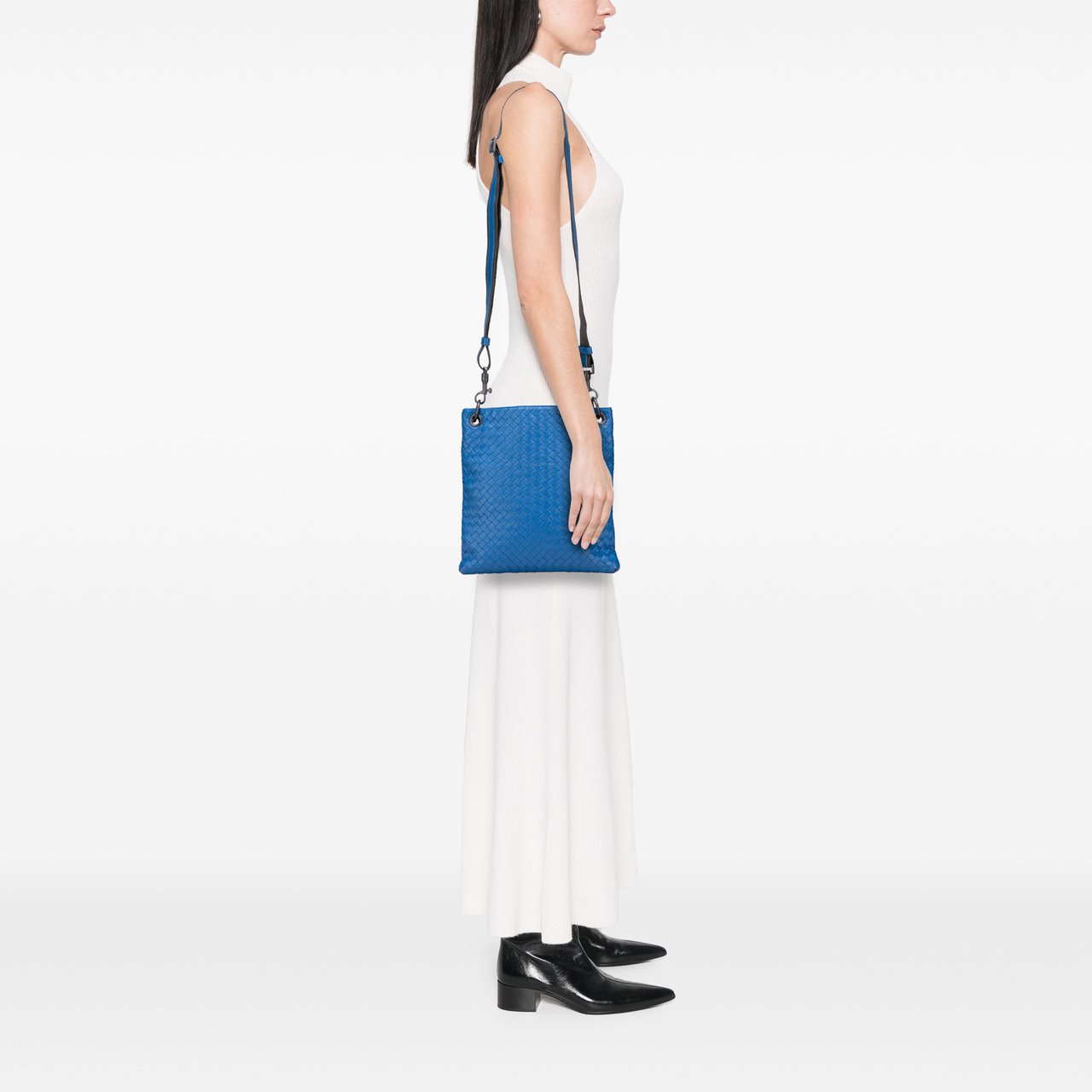 Bottega Veneta Leather Intrecciato Crossbody Blauw