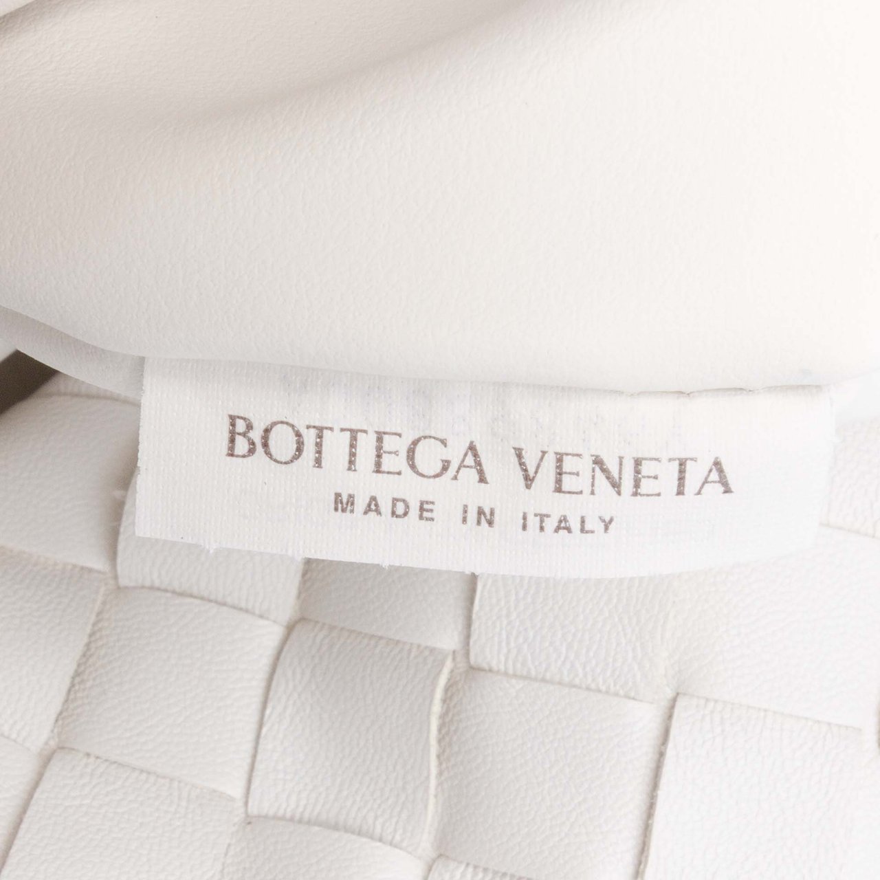 Bottega Veneta Small Calfskin Intrecciato Hop Hobo Wit