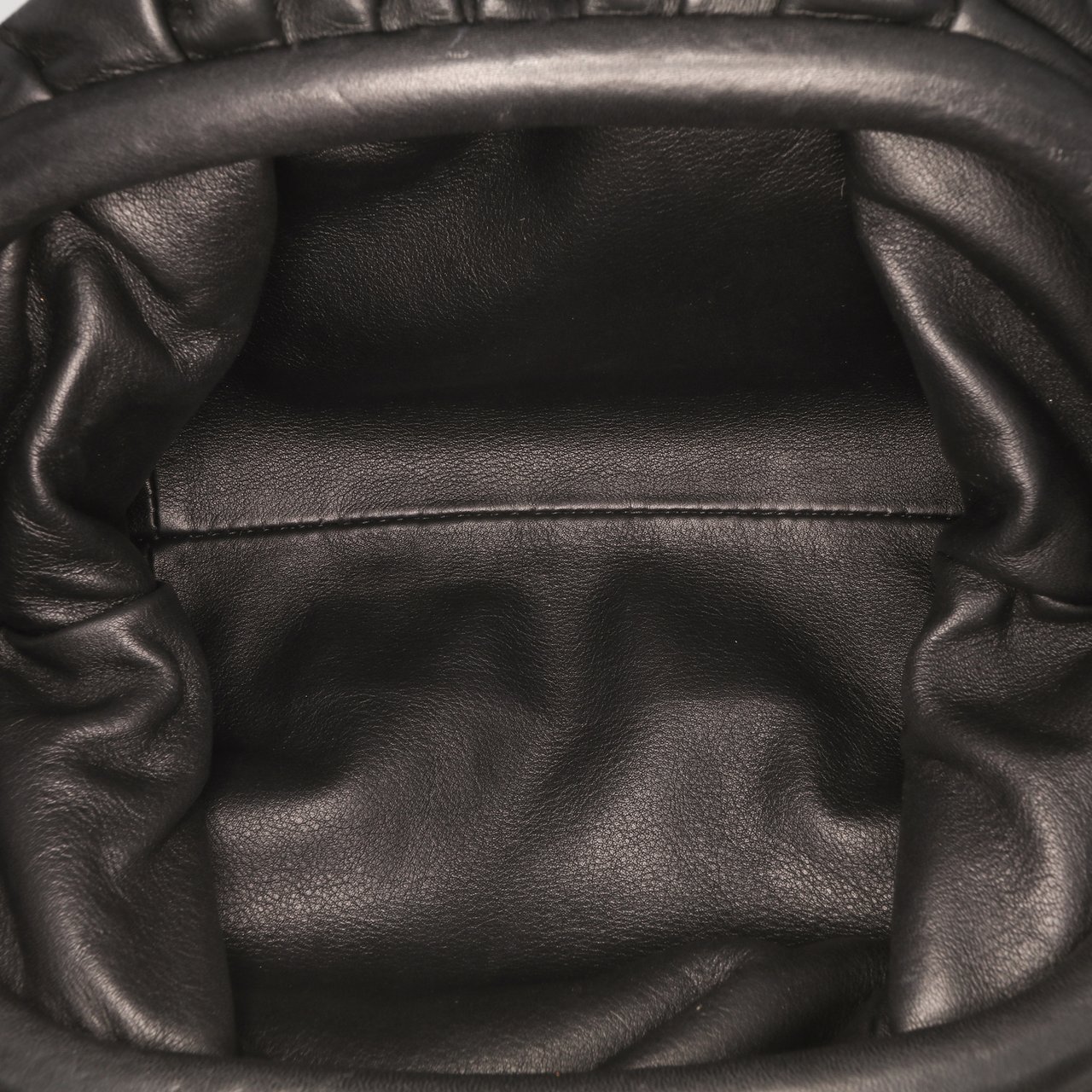 Bottega Veneta Lambskin The Mini Pouch Crossbody Zwart