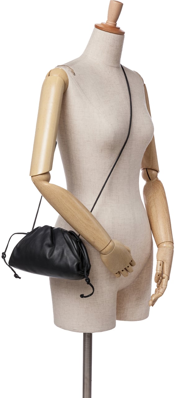 Bottega Veneta Lambskin The Mini Pouch Crossbody Zwart