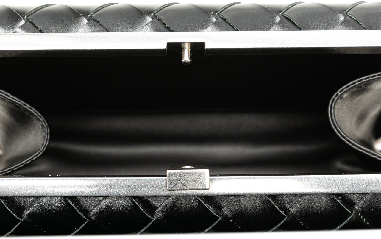 Bottega Veneta Spazzolato Intrecciato Box Messenger Bag Zwart