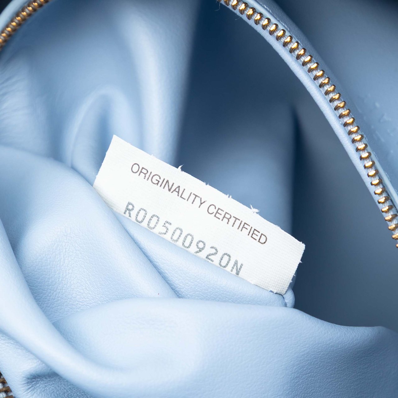 Bottega Veneta Small Suede Intrecciato Hop Hobo Blauw