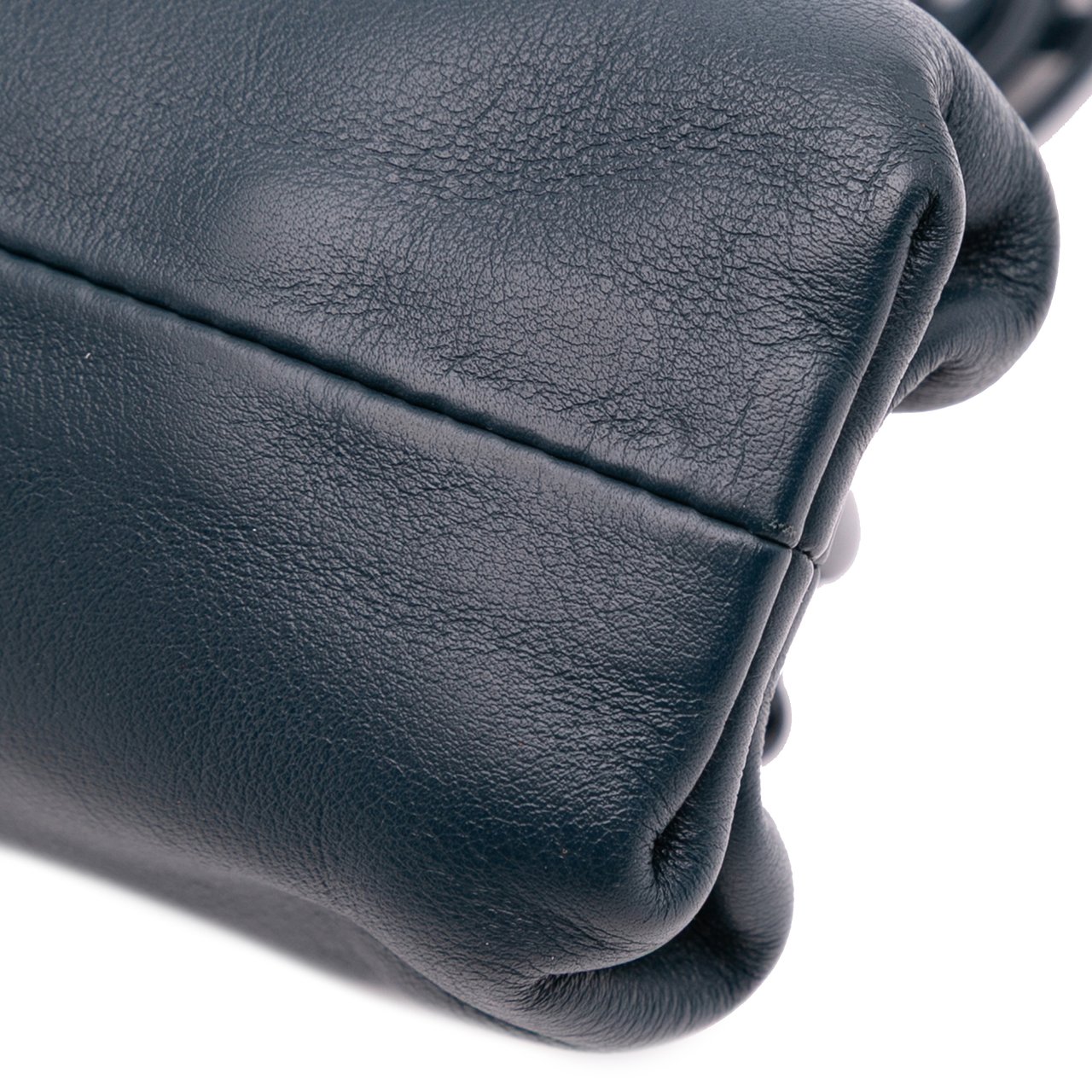 Bottega Veneta Lambskin The Mini Pouch Crossbody Blauw
