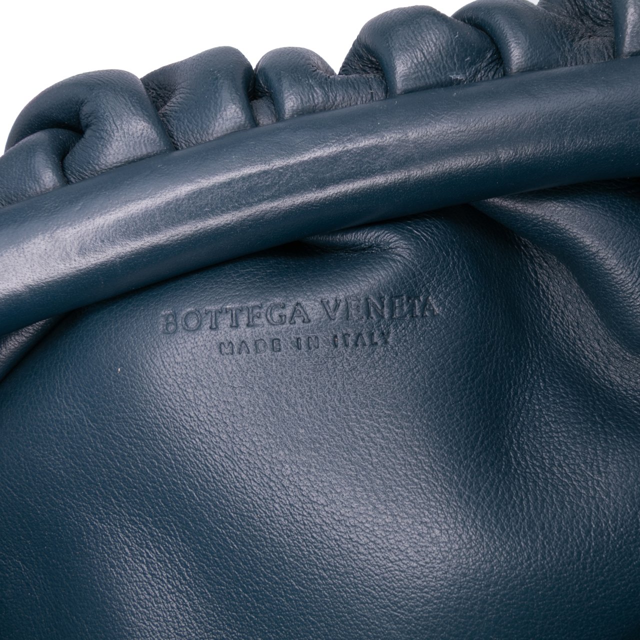 Bottega Veneta Lambskin The Mini Pouch Crossbody Blauw