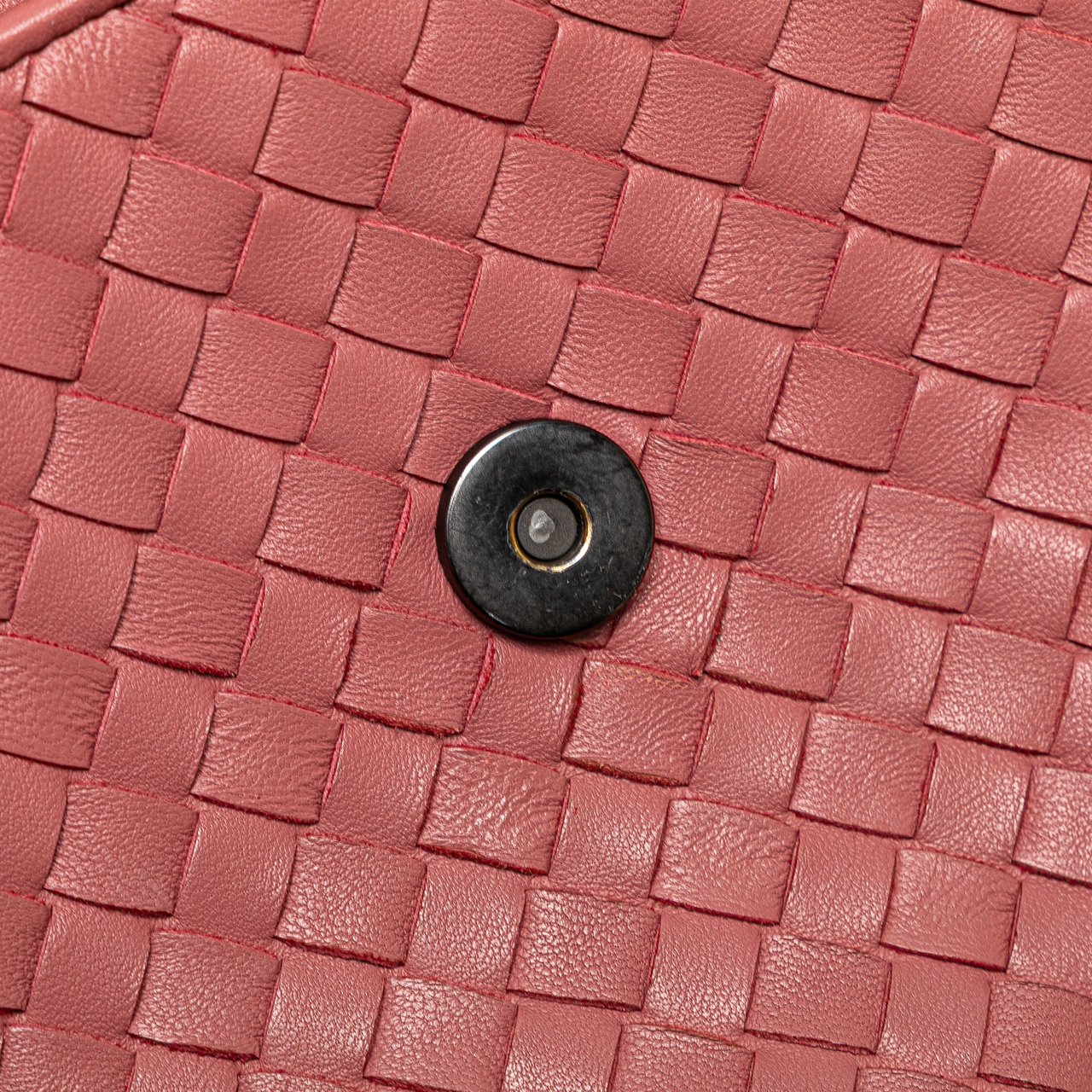 Bottega Veneta Baby Nappa Intrecciato Olimpia Crossbody Roze