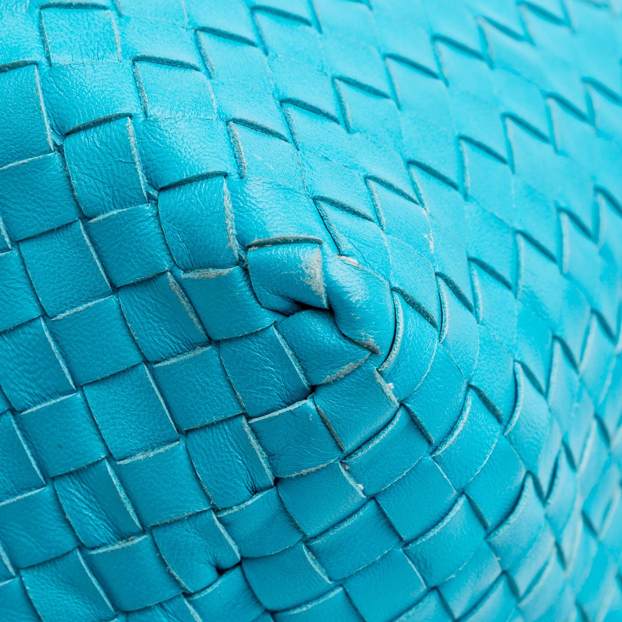 Bottega Veneta Nappa Intrecciato Cube Crossbody Blauw