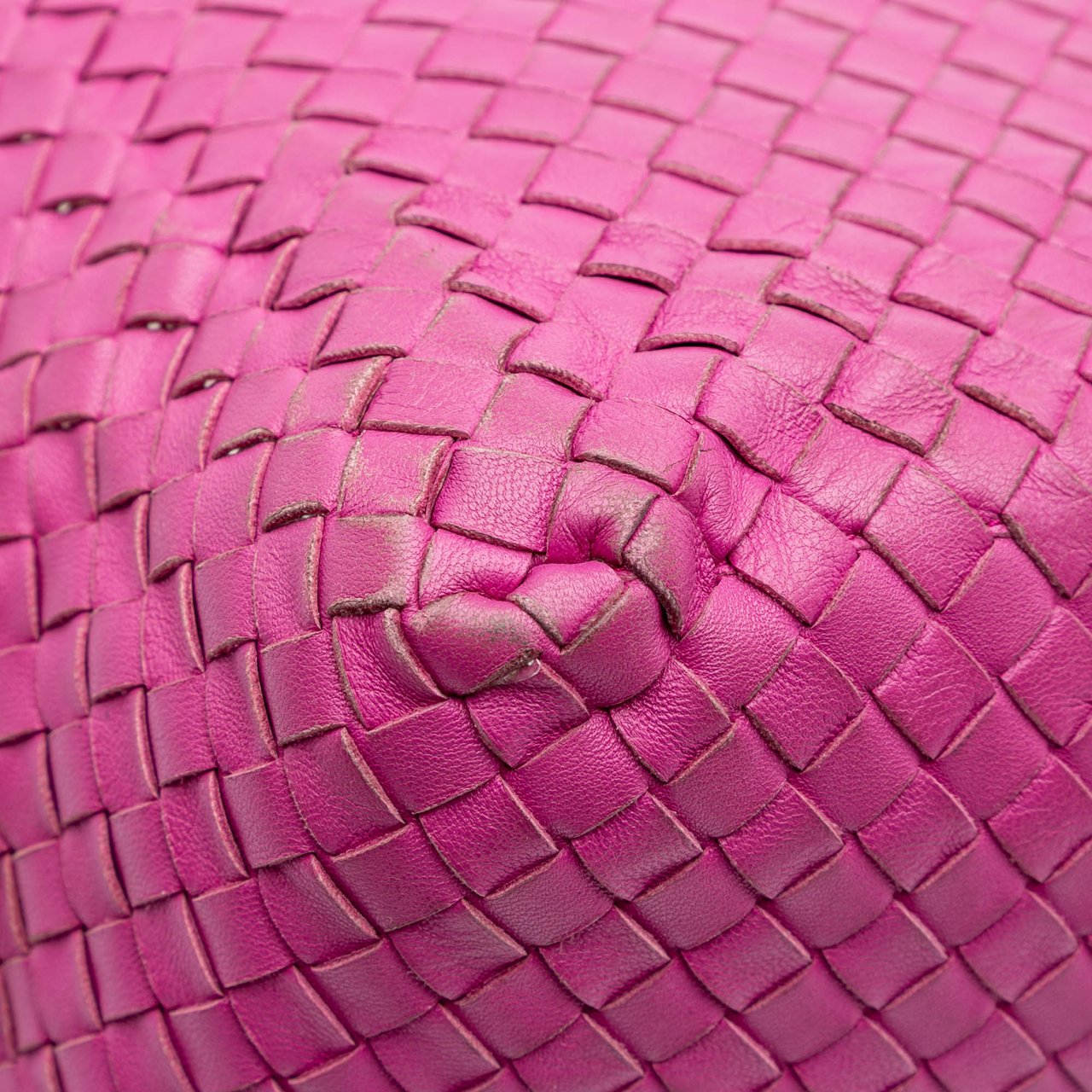 Bottega Veneta Nappa Intrecciato Cube Crossbody Roze