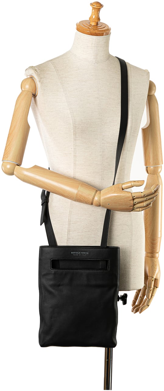 Bottega Veneta The Slot Crossbody Zwart