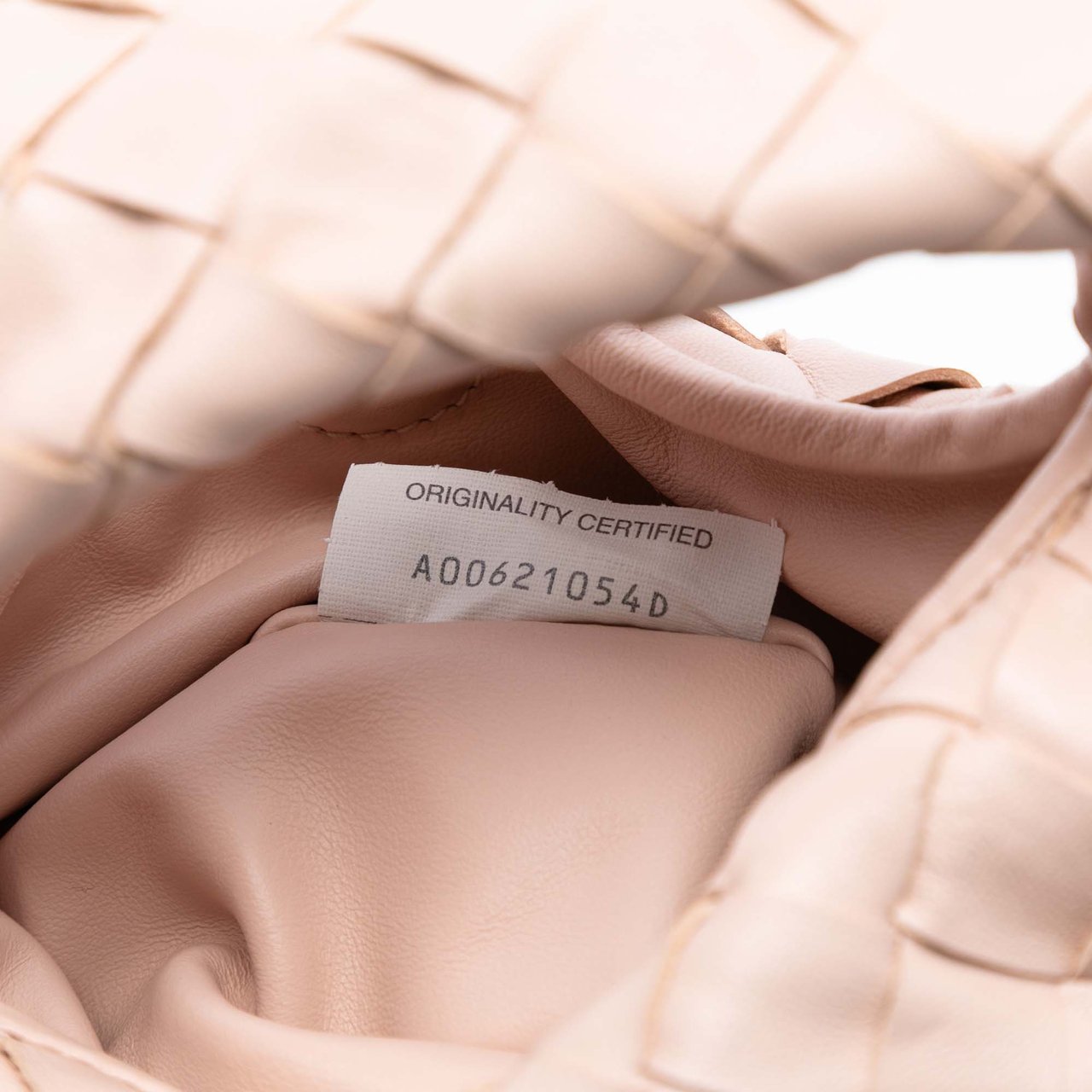 Bottega Veneta Mini Calfskin Intrecciato Hop Satchel Roze