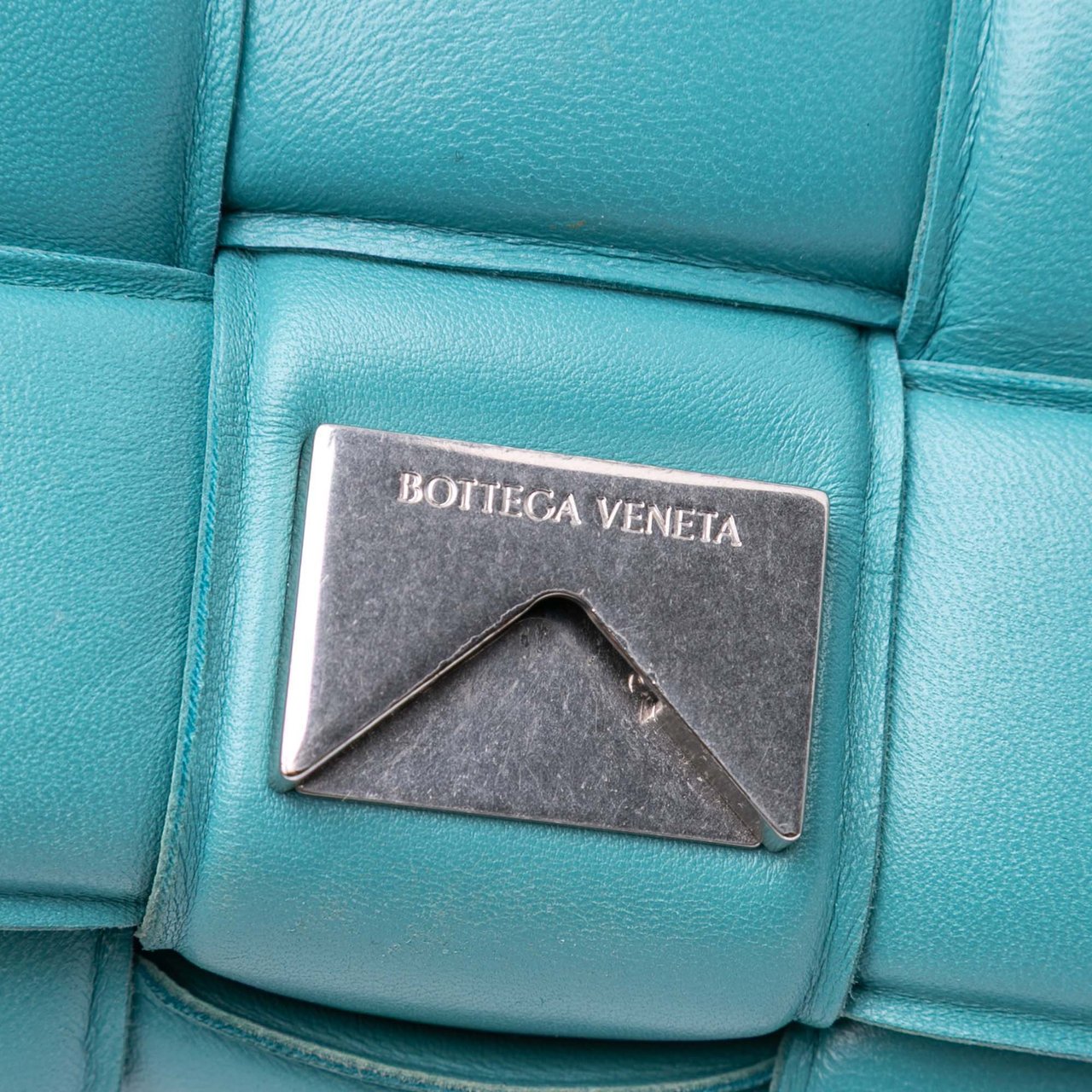 Bottega Veneta Nappa Intrecciato Padded Cassette Crossbody Blauw