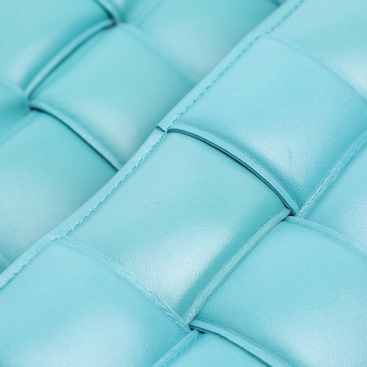 Bottega Veneta Nappa Intrecciato Padded Cassette Crossbody Blauw