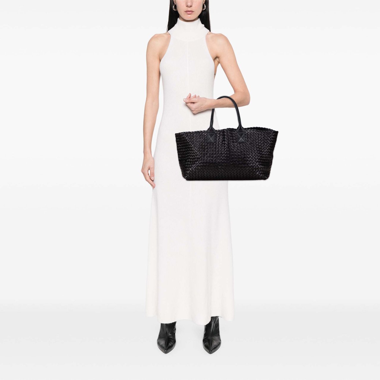 Bottega Veneta Medium Lambskin Intreccio Cabat Tote Zwart