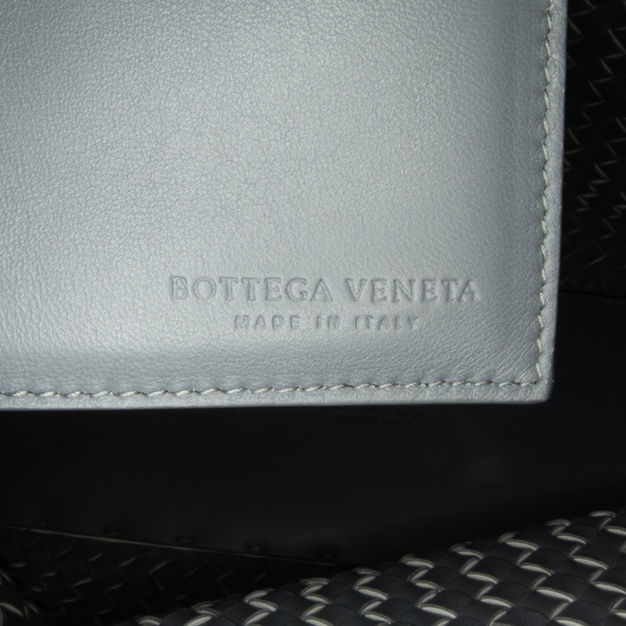 Bottega Veneta Bicolor Intrecciato Tote Wit