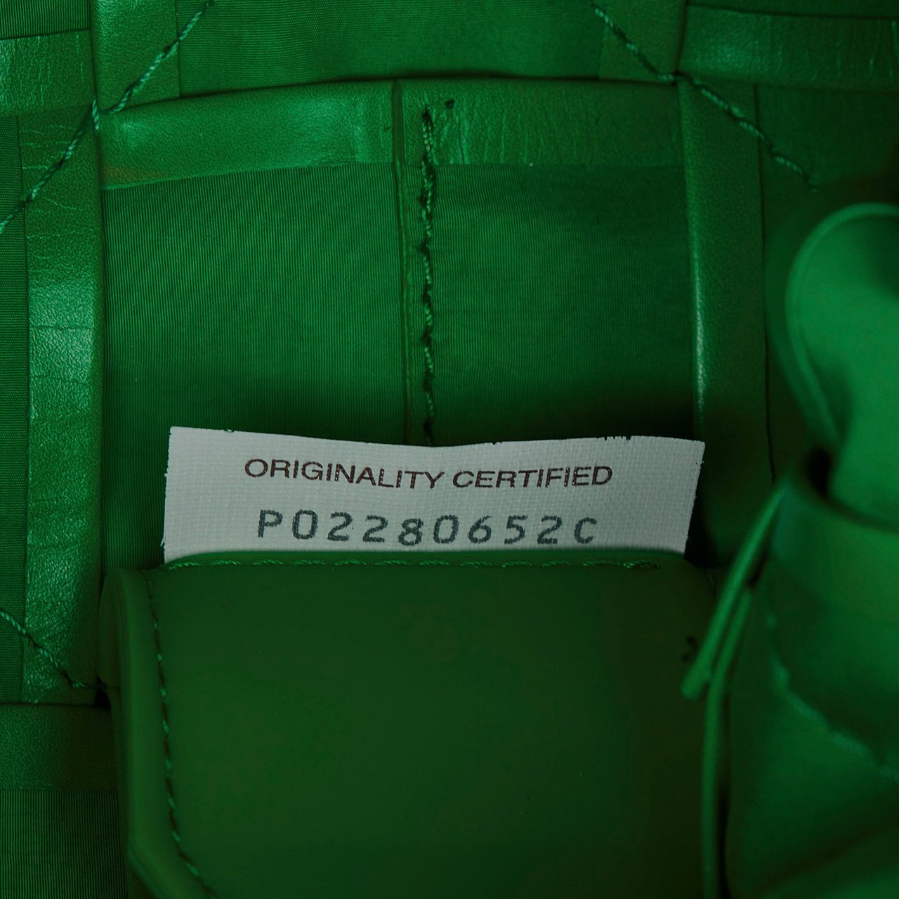 Bottega Veneta Maxi Paper Calfskin Intrecciato Cassette Crossbody Groen