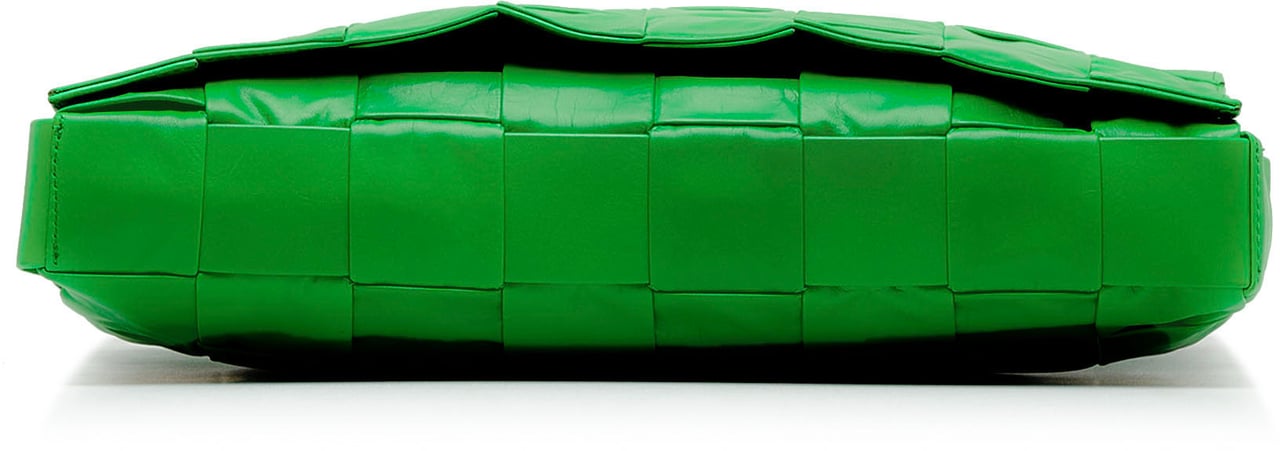 Bottega Veneta Maxi Paper Calfskin Intrecciato Cassette Crossbody Groen