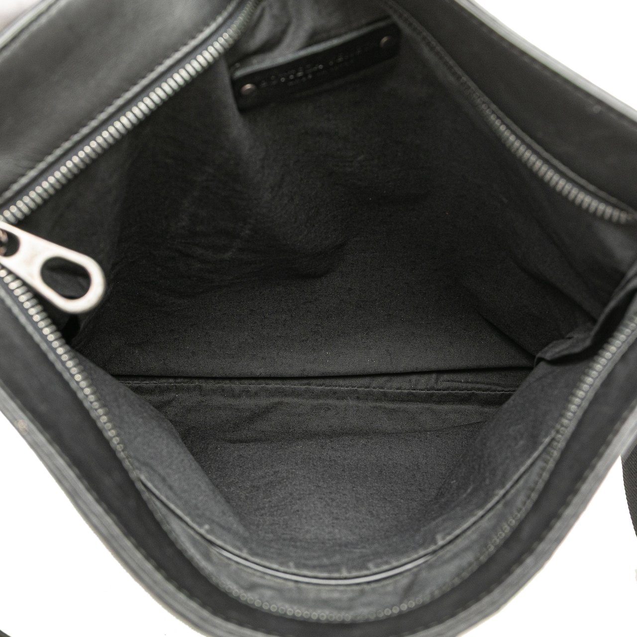 Bottega Veneta Leather Intrecciato Crossbody Zwart
