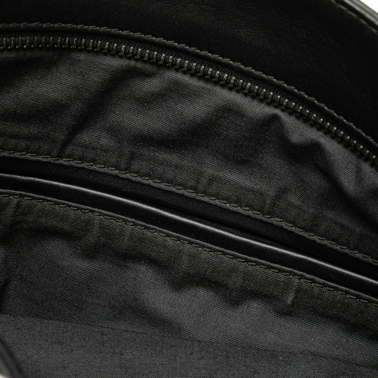 Bottega Veneta Leather Intrecciato Crossbody Zwart