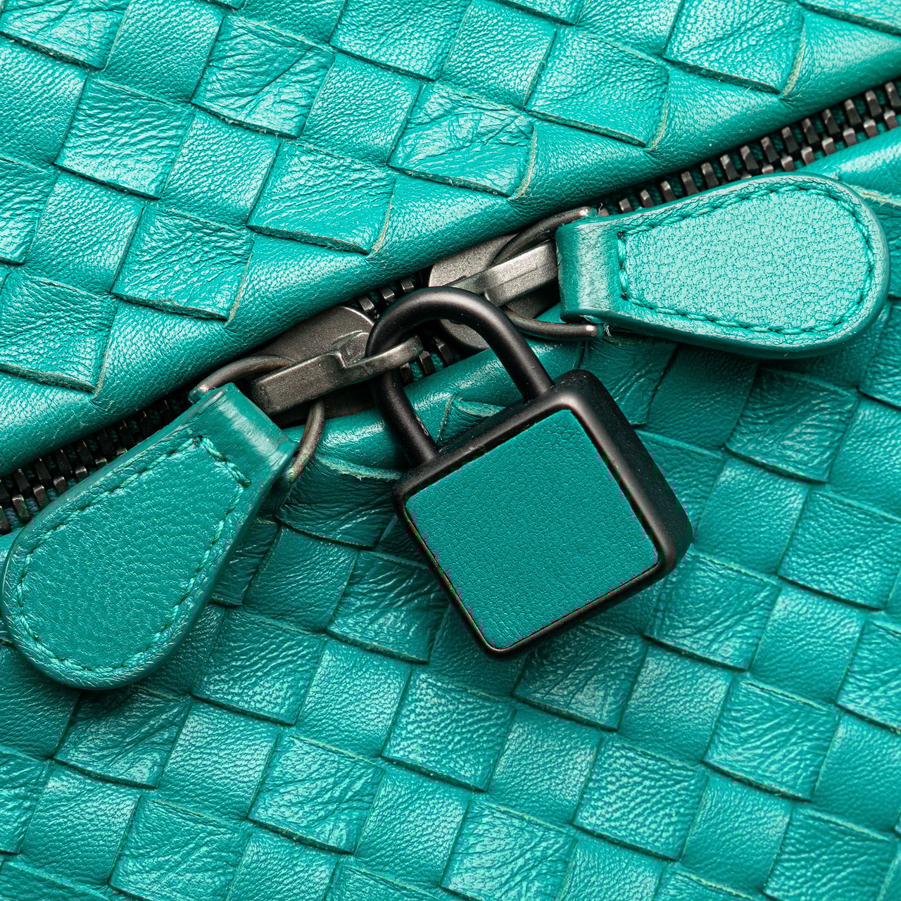 Bottega Veneta Nappa Intrecciato Cube Shoulder Bag Blauw