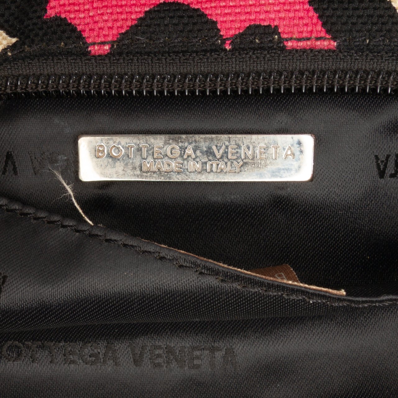 Bottega Veneta Leopard Print Canvas Shoulder Bag Roze