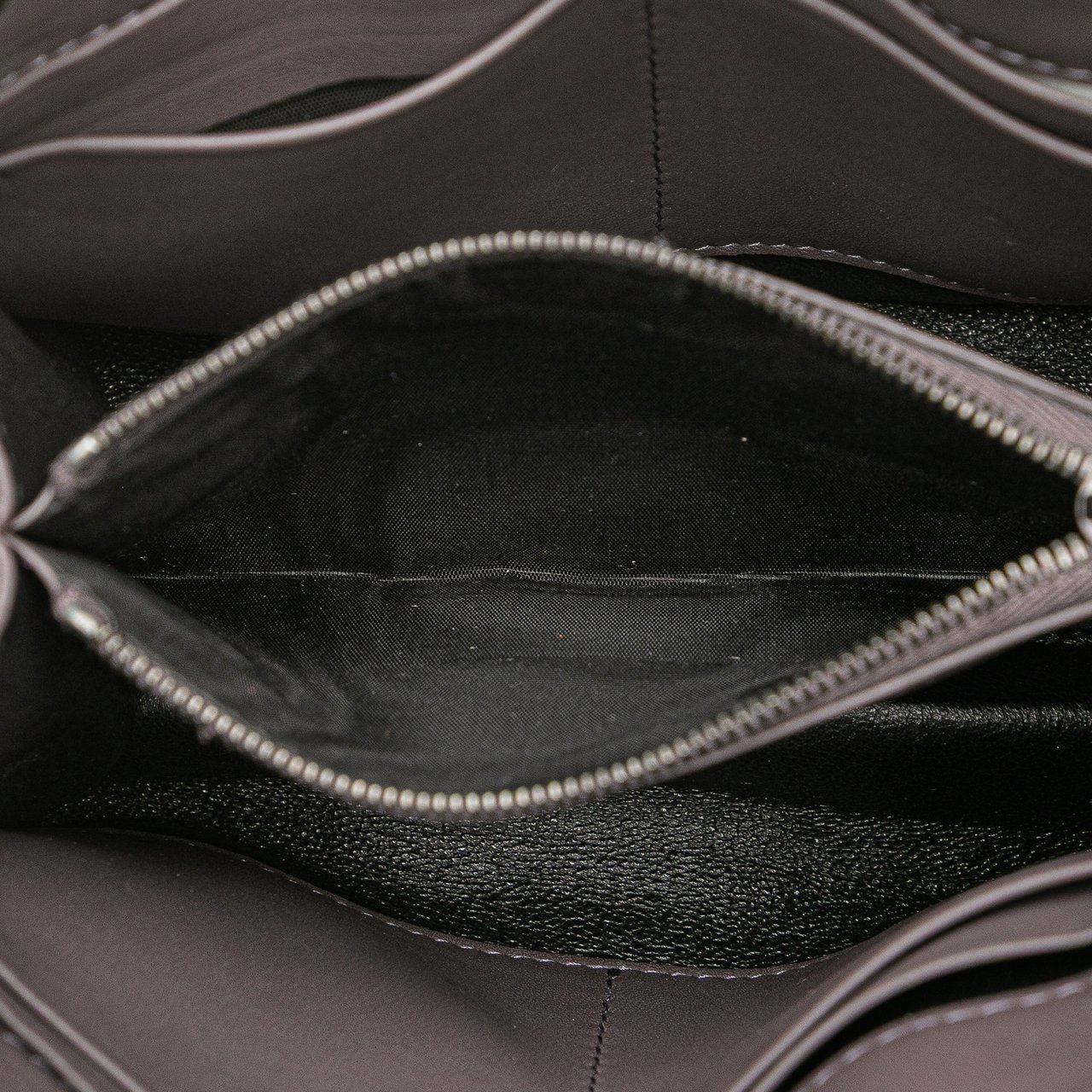 Bottega Veneta Nappa Intrecciato Chain Wallet Grijs