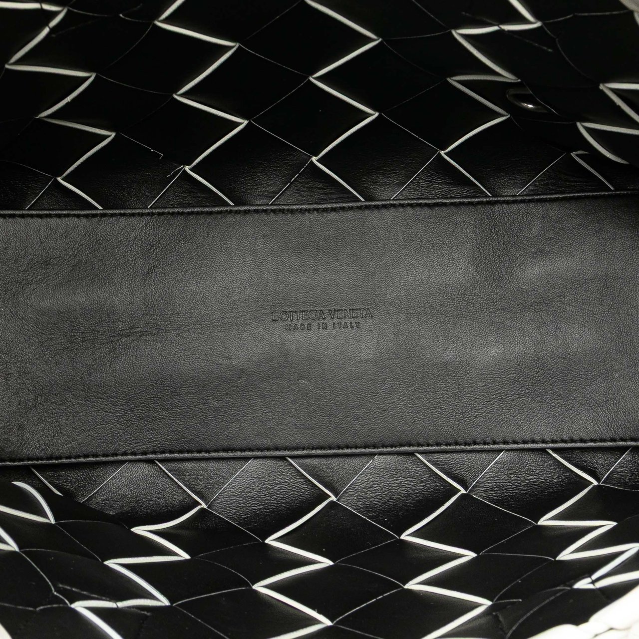Bottega Veneta Small Lambskin Intrecciato Cabat Tote Wit