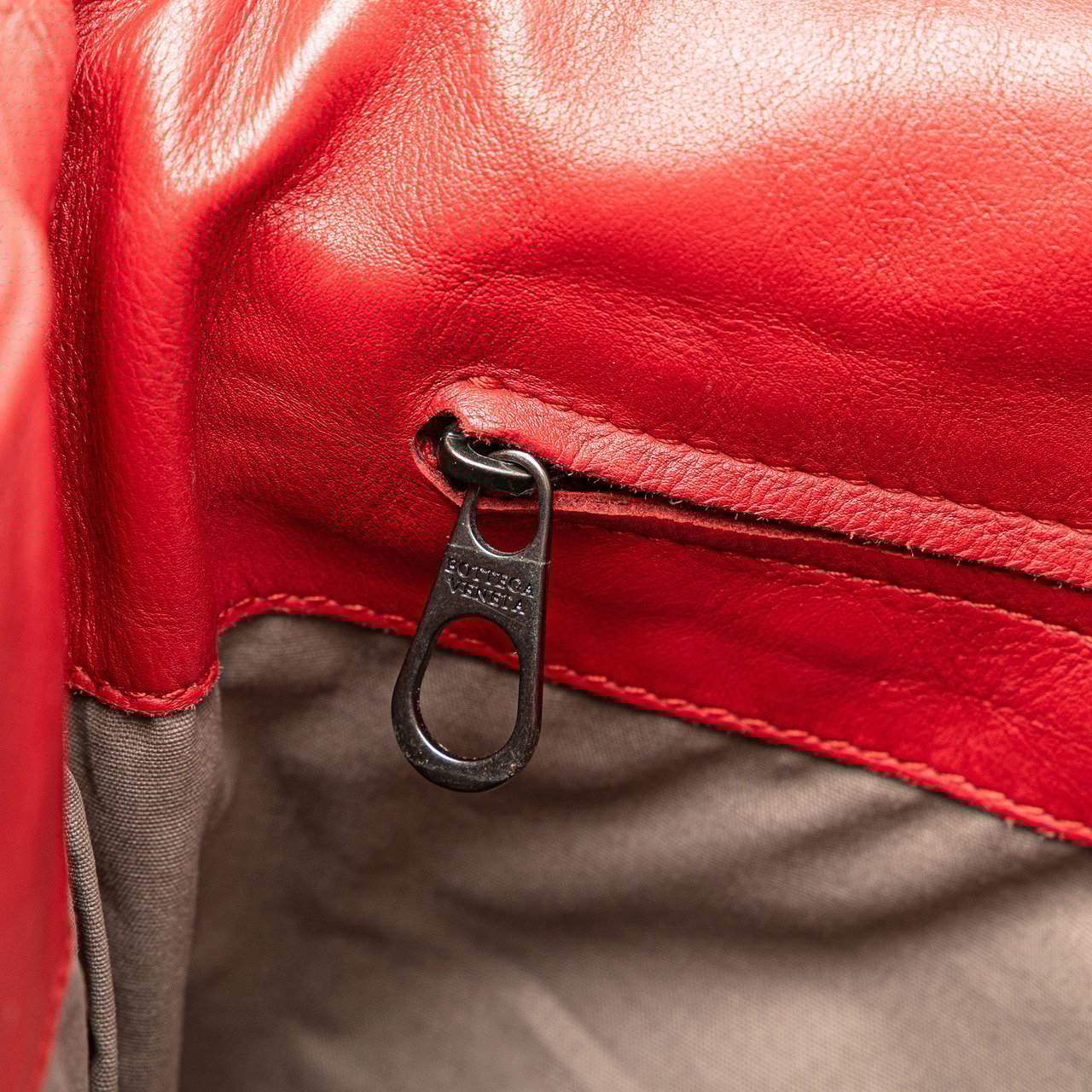 Bottega Veneta Nappa Intrecciato Flap Crossbody Rood