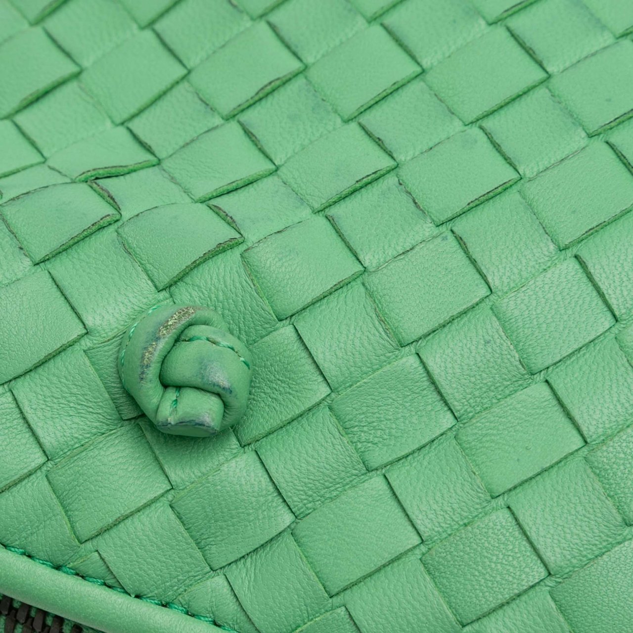 Bottega Veneta Nappa Intrecciato Nodini Crossbody Groen