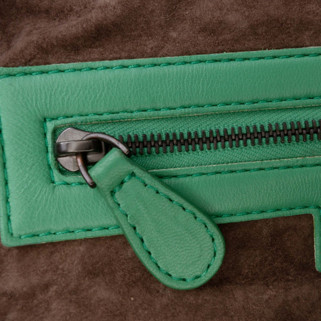Bottega Veneta Nappa Intrecciato Nodini Crossbody Groen