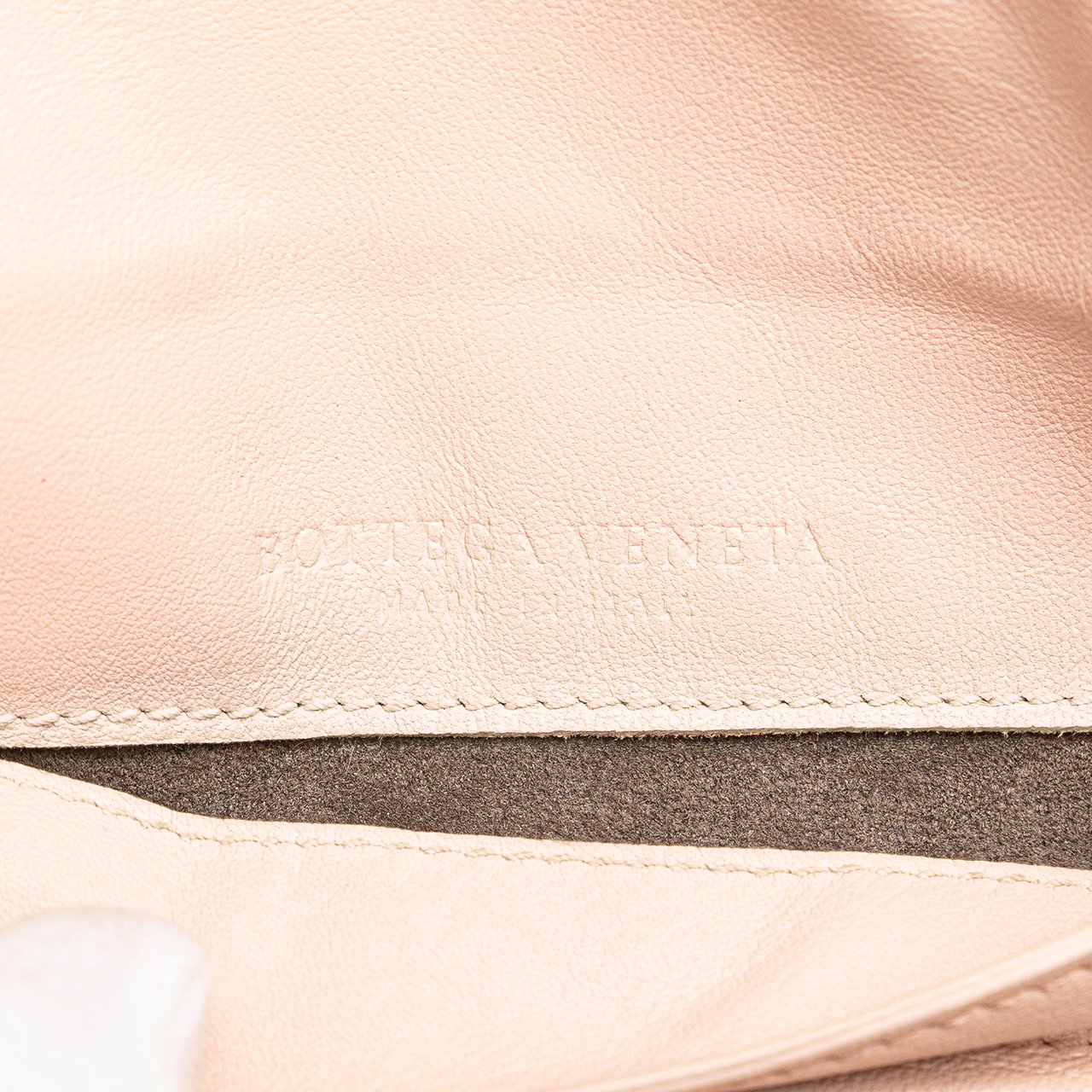 Bottega Veneta Leather Intrecciato Chain Flap Crossbody Roze